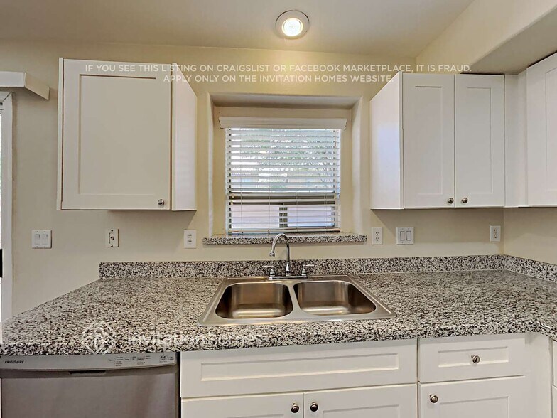 Building Photo - 4815 W Beautiful Ln