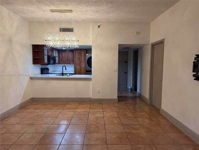 Building Photo - 540 Brickell Key Dr