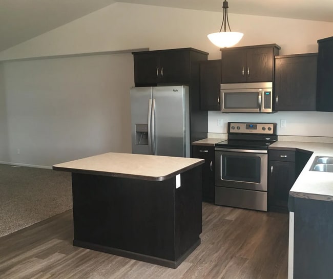 Building Photo - 3 Bed 2 Bath Twin Home