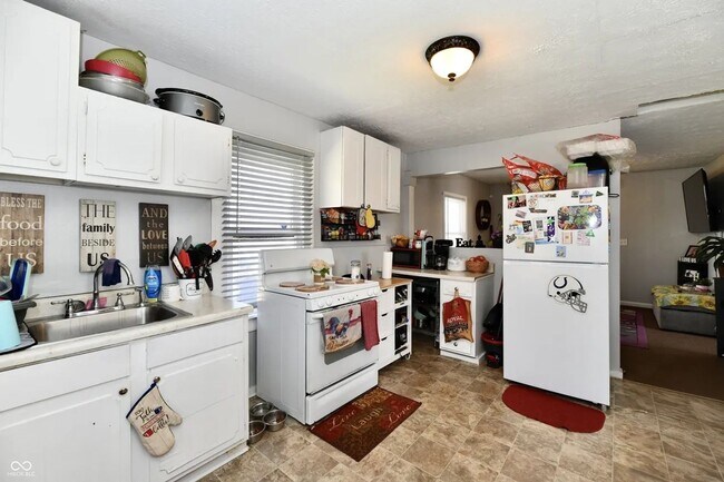 Building Photo - Charming 3-Bedroom Home Near Forest Manor Elementary!