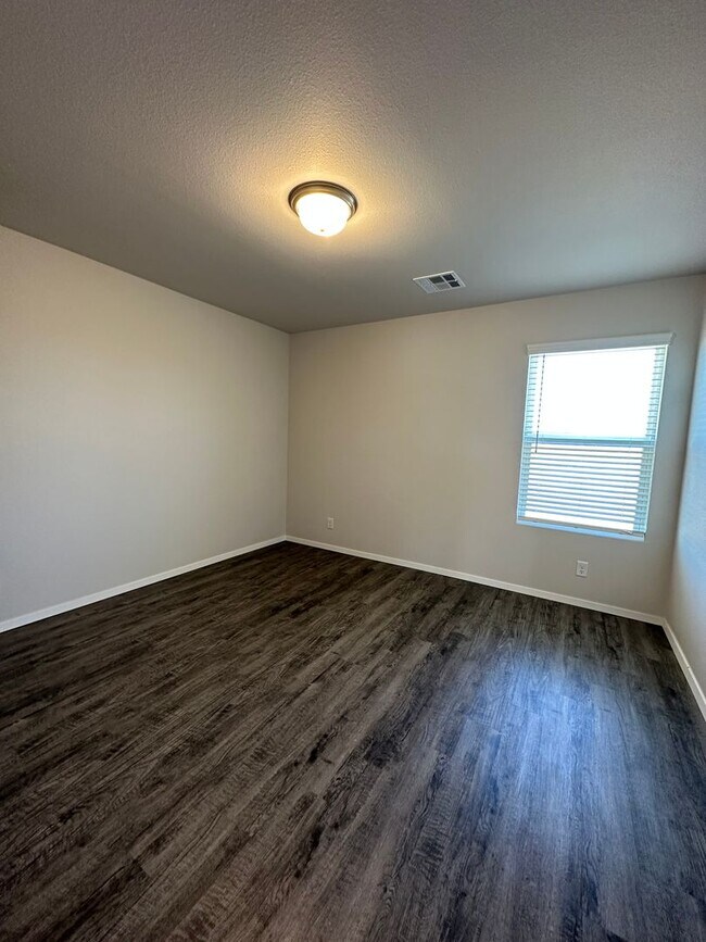 Building Photo - *Pre-leasing* Three Bedroom | Two Bathroom...