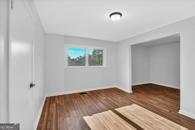 Building Photo - 2142 Cloverdale Dr SE