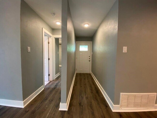 Building Photo - 3411 Lynridge Dr