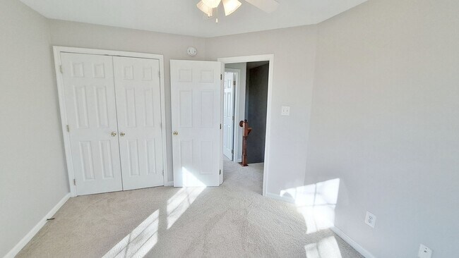 Building Photo - 3 Bed / 2-1/2 Bath Single Family Home w/1-Car garage