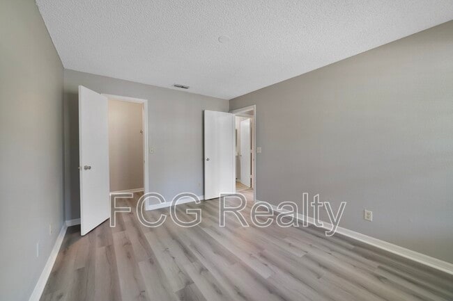 Building Photo - 6112 Westgate Dr