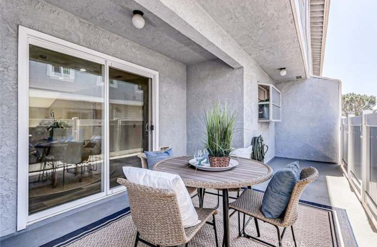 Deck off dining room/kitchen - 2218 Mathews Ave