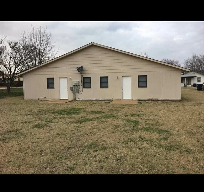 Building Photo - 2217 E Eucalyptus Ave