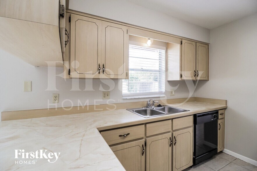 Building Photo - 2714 Myakka Dr