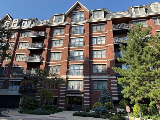 Primary Photo - 255 E Liberty Dr