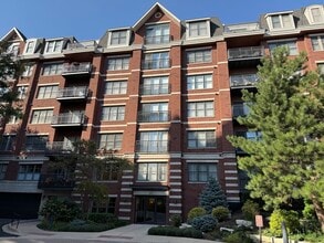 Building Photo - 255 E Liberty Dr