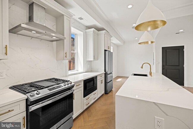 Building Photo - 1709 21st St NW