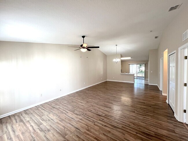 Building Photo - 41 Eton Ln