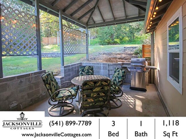 Building Photo - Hillside Cottage! Charming home with a view, 3-bd, 1-ba, fireplace, garage $300 Utility Fee