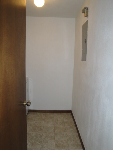 Building Photo - 3445 Kingswood Pl