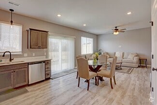 Building Photo - New-Willow Cascades Townhomes!