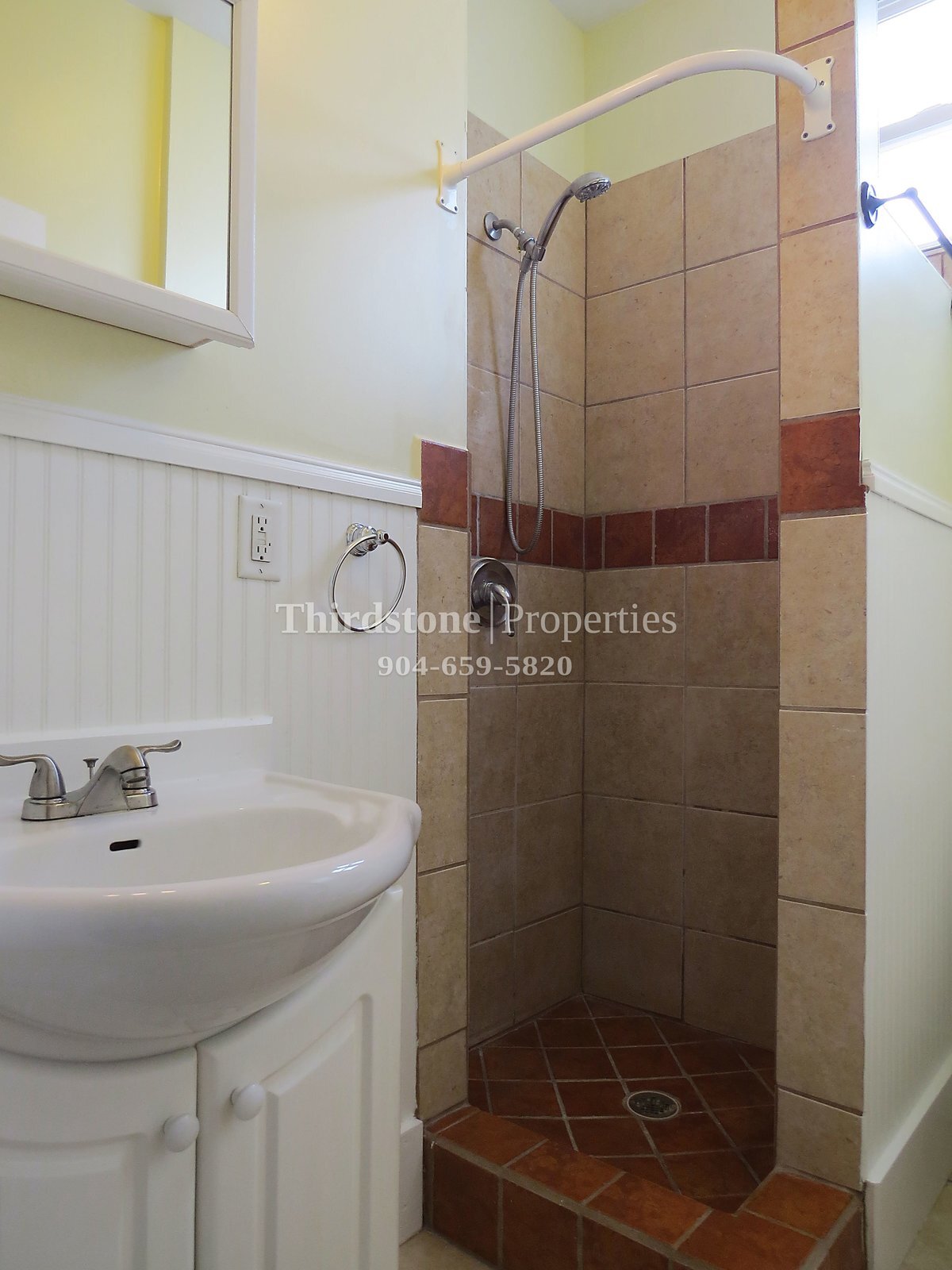 Building Photo - 212 E 6th St