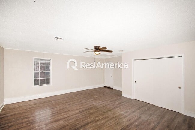 Building Photo - Newly Renovated 4/2 in Southaven