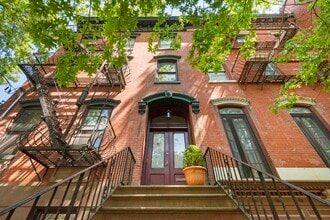 Building Photo - 116 Morris St