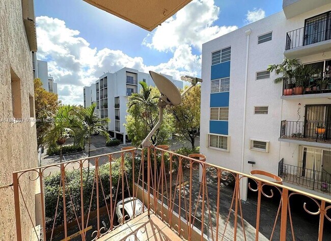 Building Photo - 1630 W 46th St