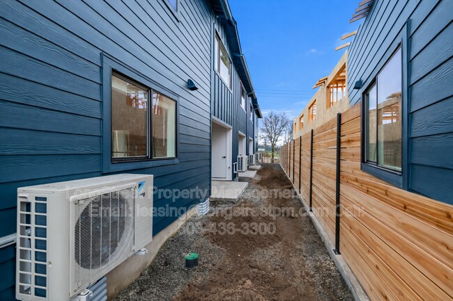 Building Photo - 828 S 19th St