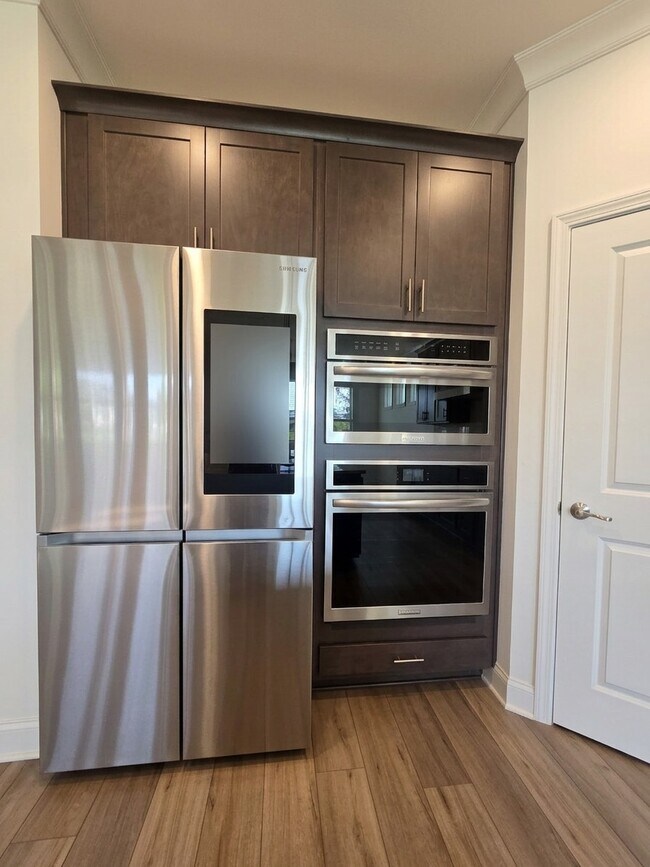 Building Photo - 384 Yardley Ln