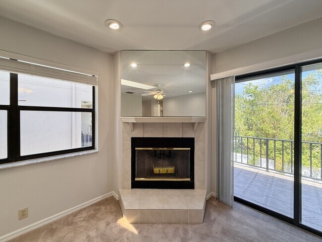 Building Photo - 867 Mandalay Ave
