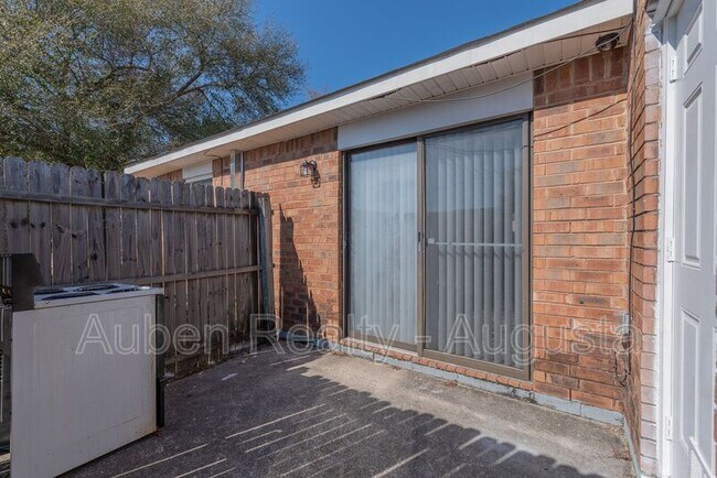 Building Photo - 2311 Walden Dr