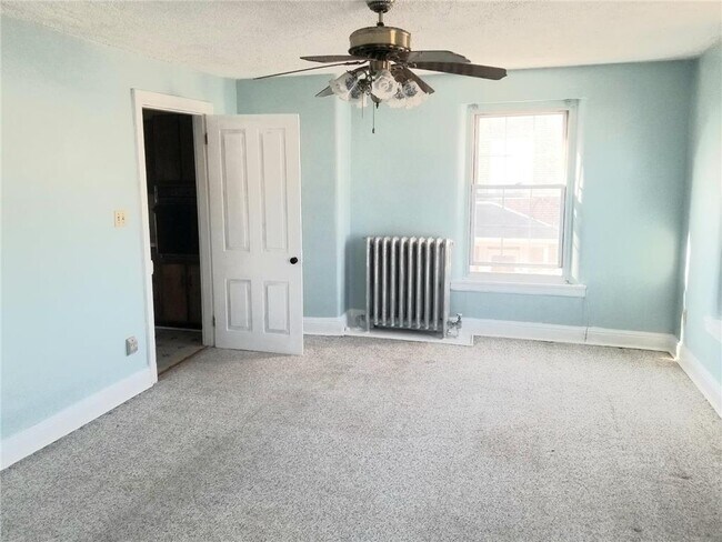 Building Photo - 25 S Main St