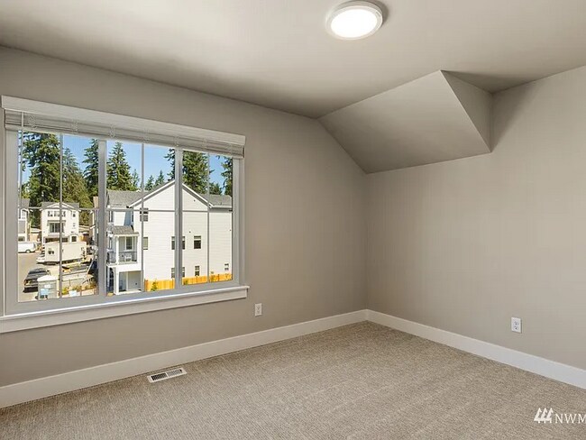 Building Photo - 19606 3rd Dr SE