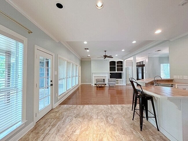 Building Photo - 3919 Meadow Ridge Dr