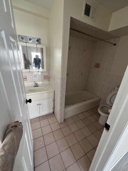 Bathroom #2 - 547 Broadway