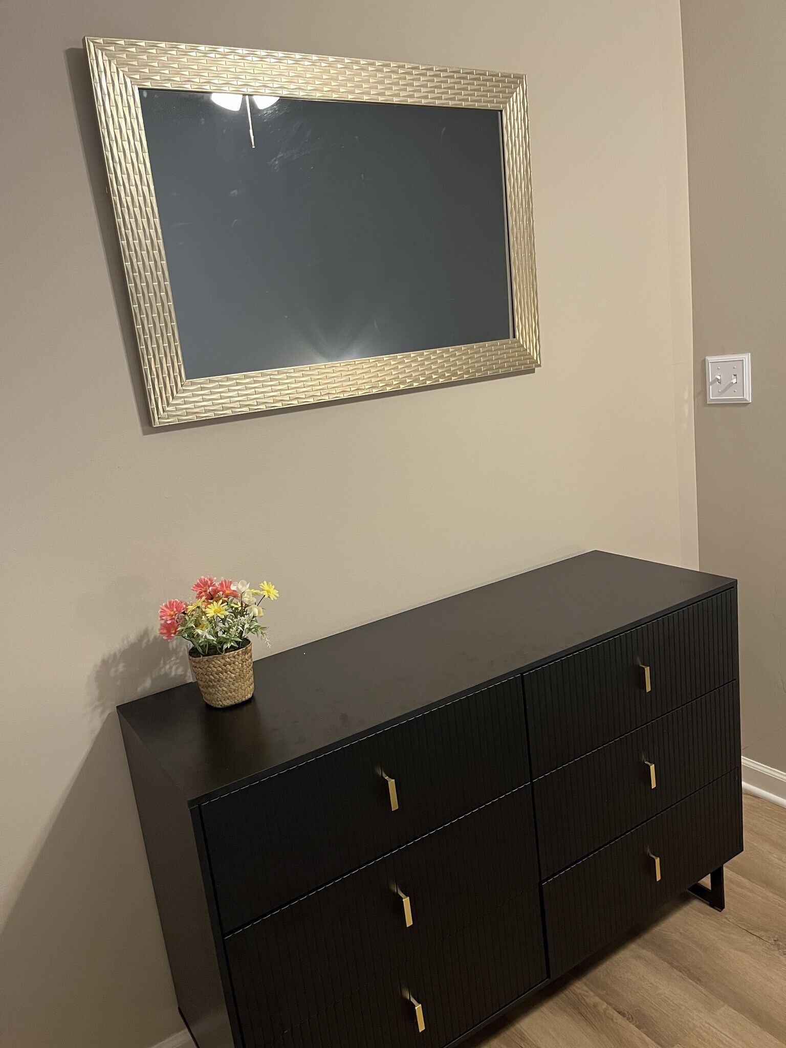 BR dresser and mirror - 27 Booth St