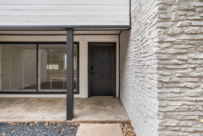 Building Photo - 2204 Toro Canyon Rd