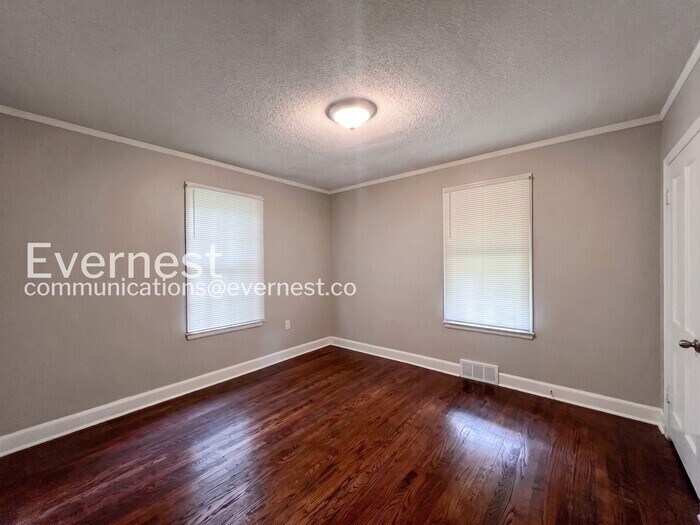 Building Photo - 905 Parkhaven Ln