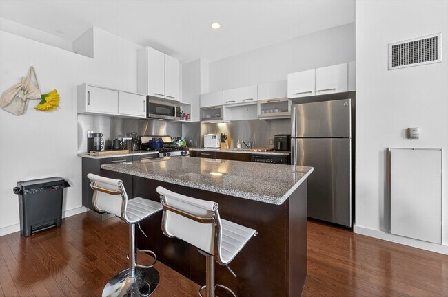 Building Photo - 88 Kingston St