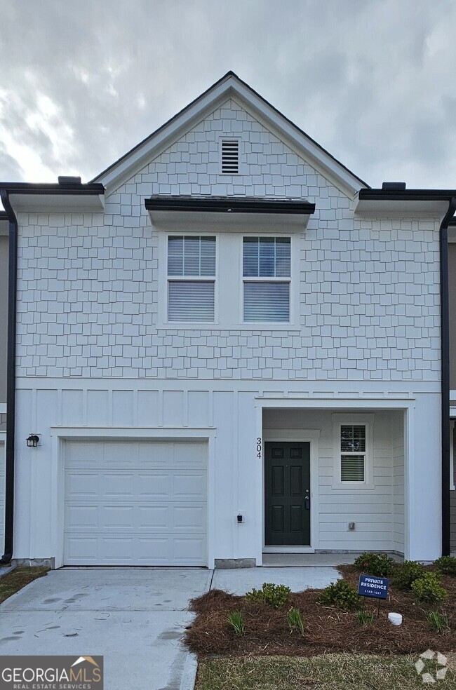 Building Photo - 304 Hynes Dr