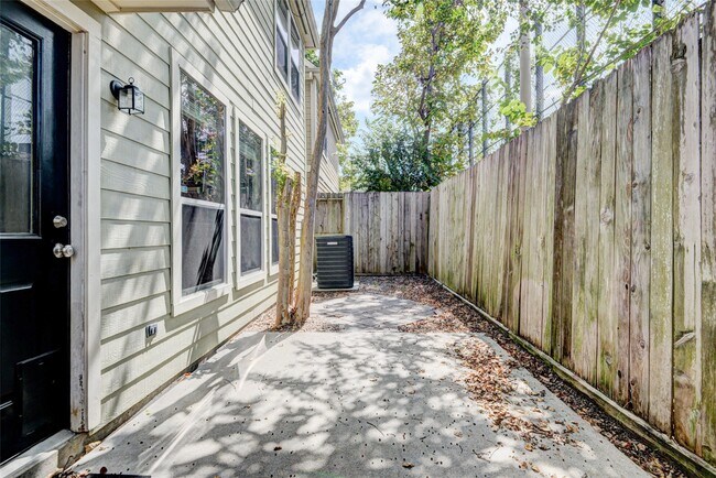 Building Photo - 7042 Plum Creek Terrace Ln