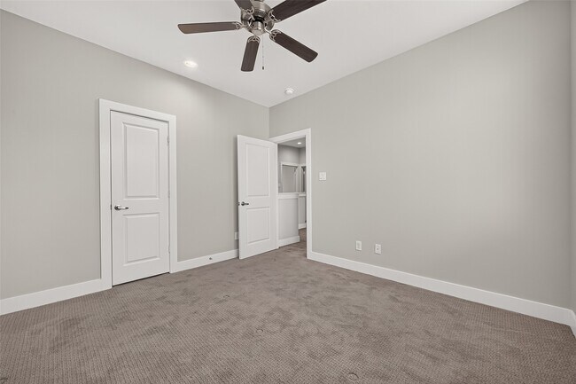 Building Photo - 8802 Hollister Pine Ct