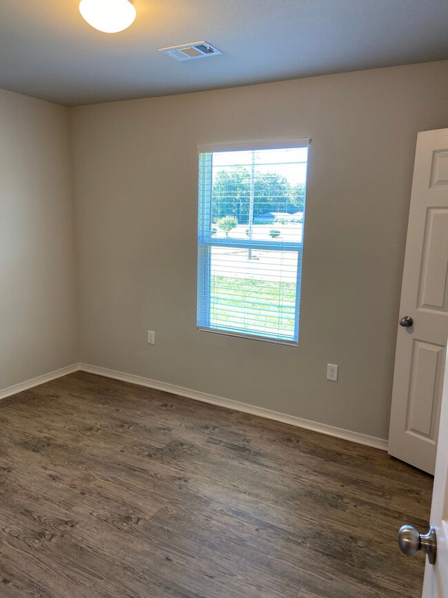 Building Photo - *Pre-leasing* Three Bedroom | Two Bathroom...