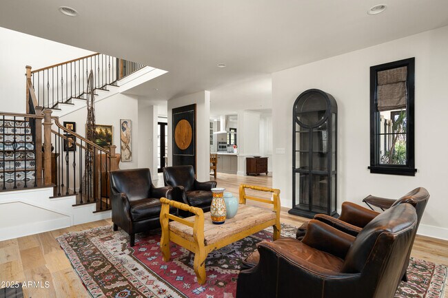 Building Photo - 4901 E Amelia Ave