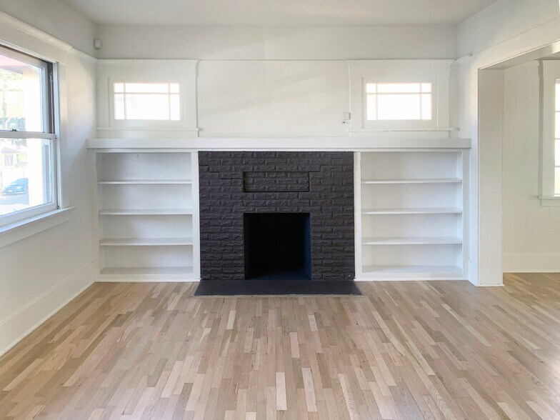 Primary Photo - 1386 W 38th St