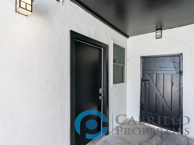 Building Photo - 4847 Mansfield St