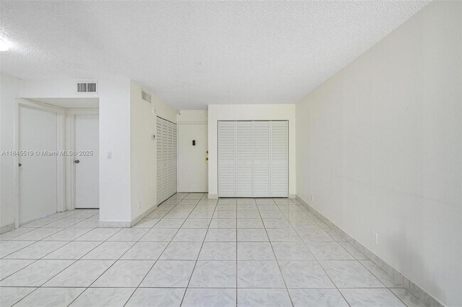Building Photo - 16909 N Bay Rd