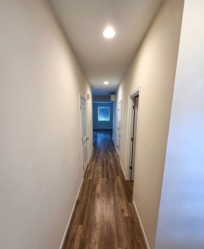 Building Photo - 5725 Karen Lynn Loop S
