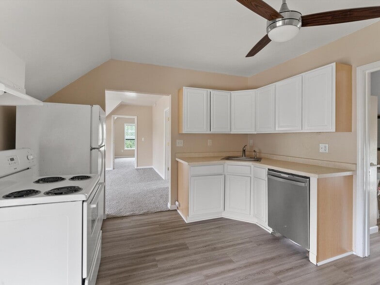 Kitchen - 720 Pine St