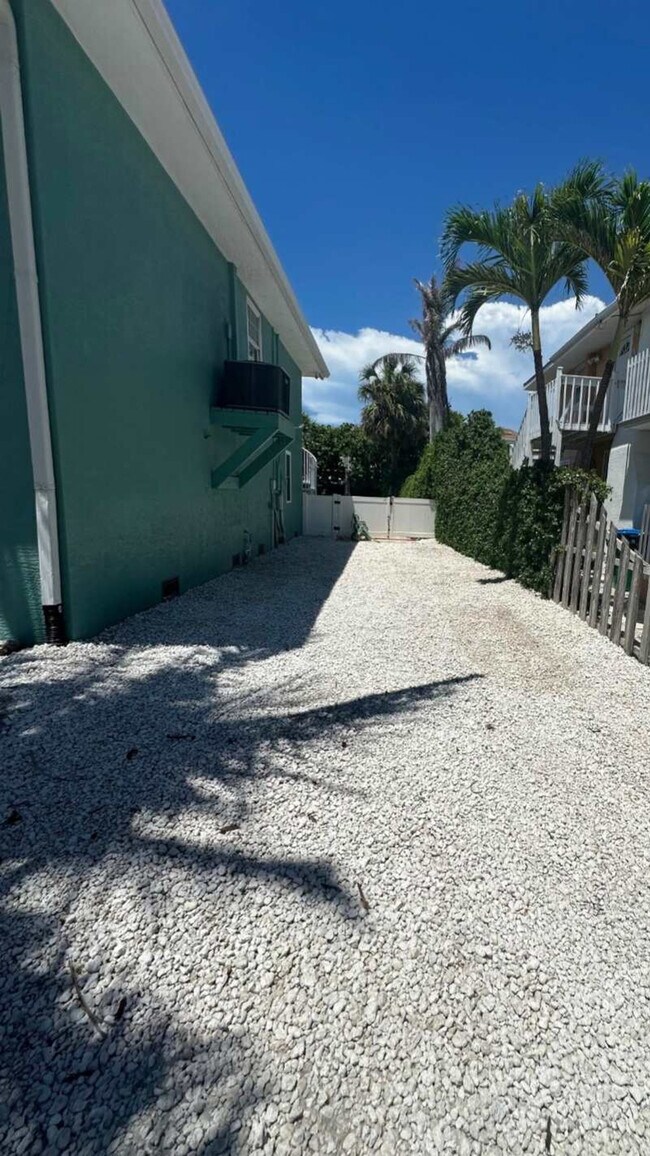 Building Photo - 100 7th St S