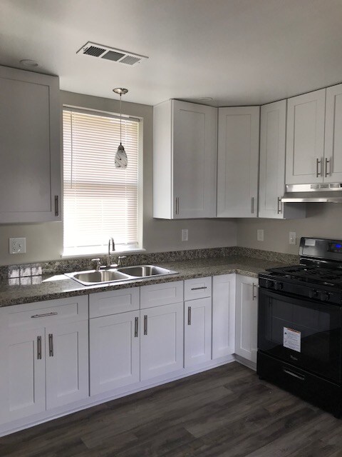 Kitchen - 6216 Roddie St