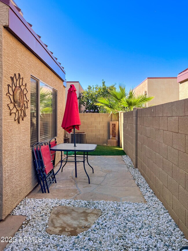 Building Photo - 1015 S Val Vista Dr