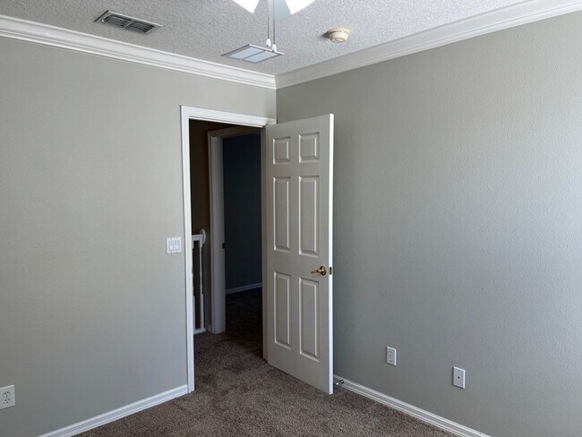 Building Photo - Stunning Windermere Home in Gated Communit...
