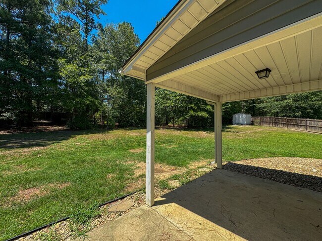 Building Photo - Beautiful 4 Bed 2.5 Bath Home in Raeford